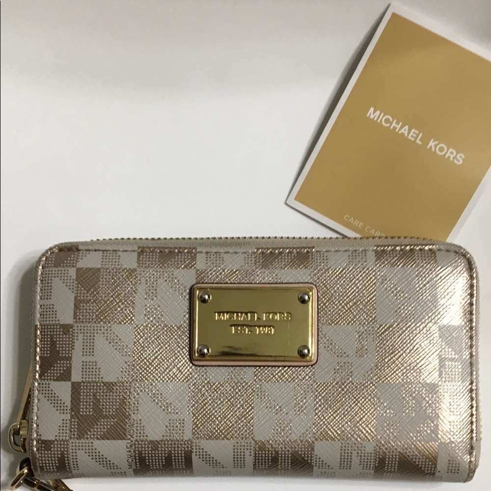 Michael Kors Jet Set Snap Pocket Med Tote & Wallet - Picture 7 of 8